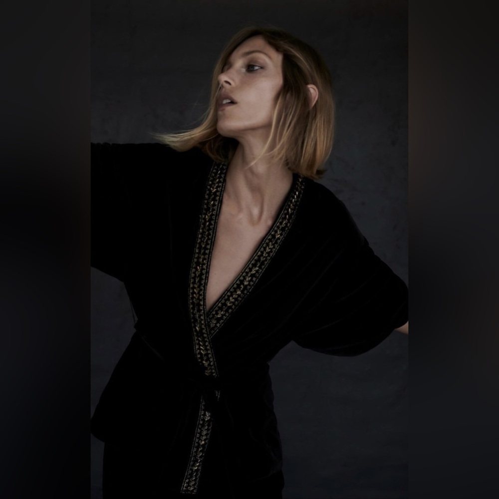 ZARA Black Velvet Embroidered & Beaded Kimono Jacket – Size M (New, No Tags)
